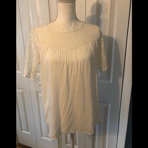 B. boutique sz M top lace upper, lace sleeves
